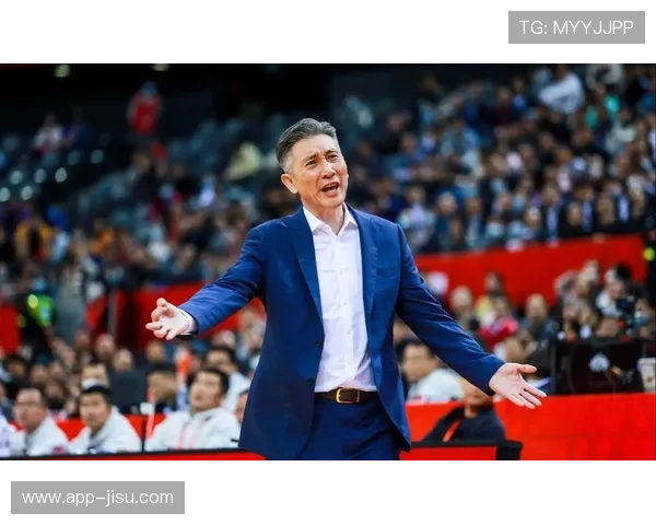 周鹏卸任深圳主帅回归球员,生涯第20赛季或成告别 周鹏卸任深圳主帅回归球员,生涯第20赛季或成告别