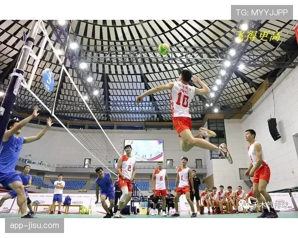 年轻球员的防守站位问题在强强对话中被放大,经验缺失成隐患